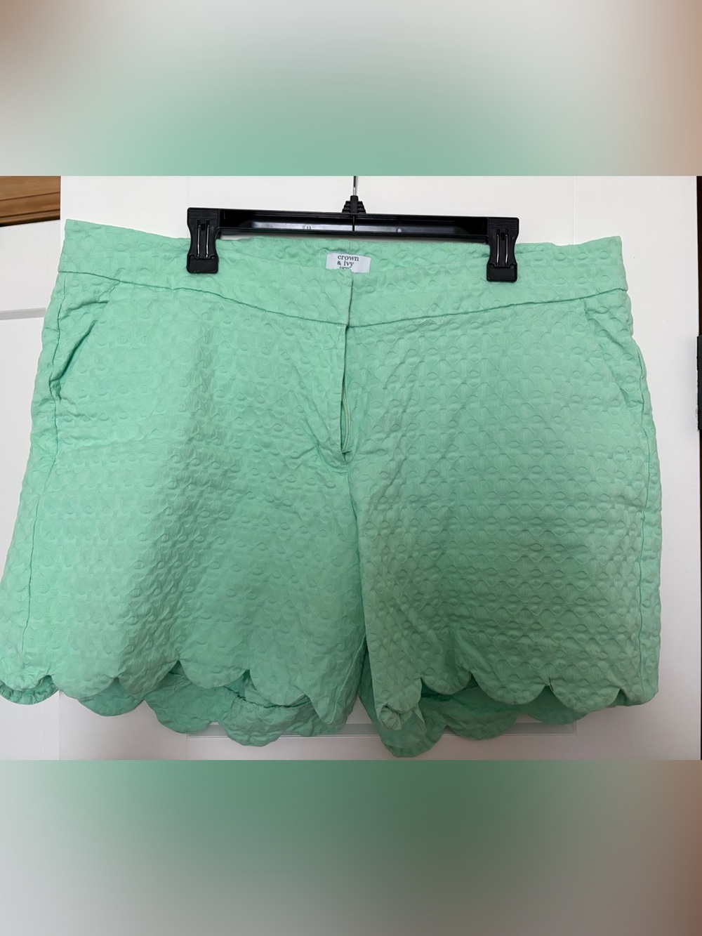 Crown & Ivy Curvy Mint Scallop-Hem Textured Women's Shorts size 18W